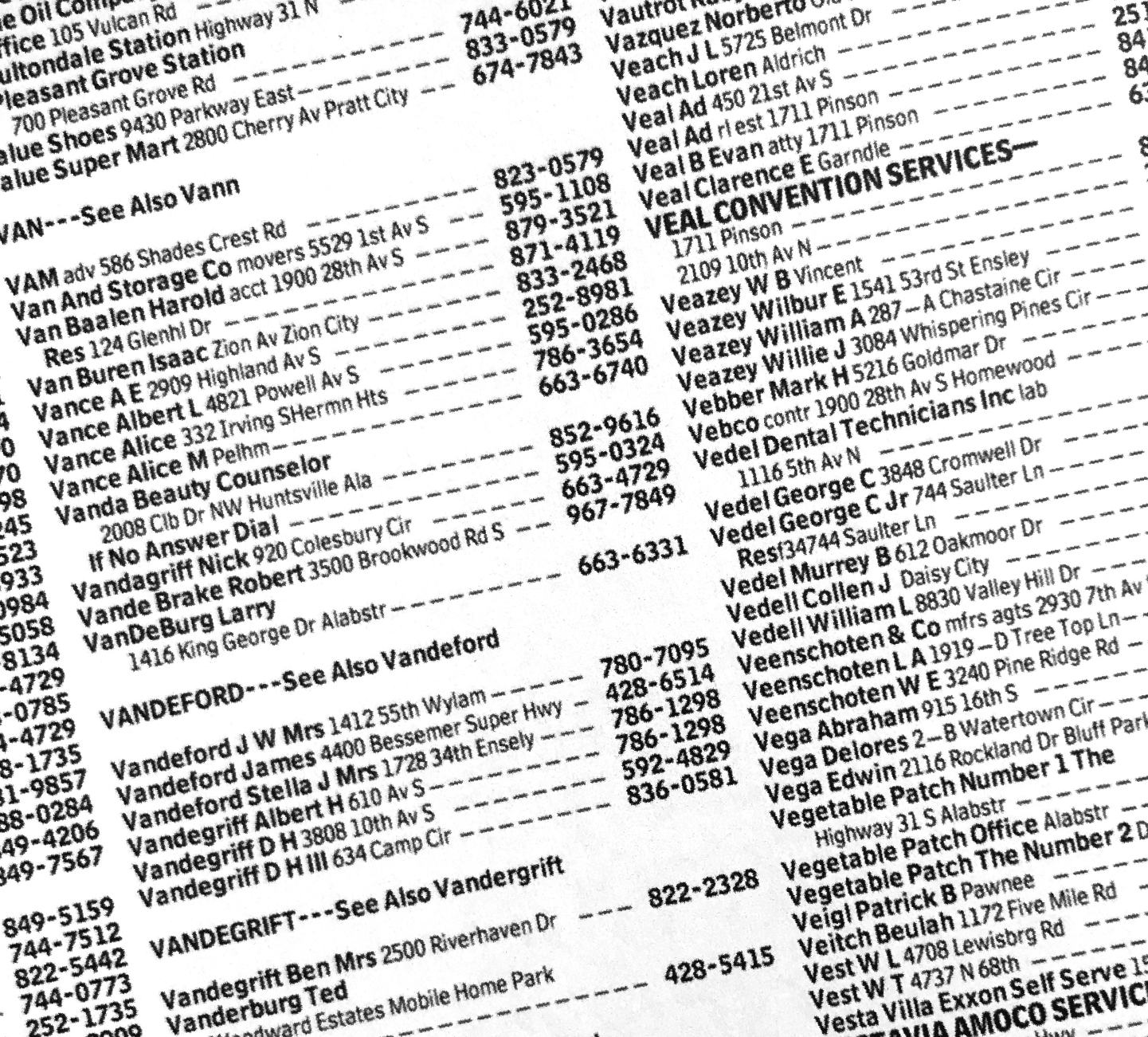 <b class="accent">FIG. 2 — </b> Bell Centennial by Matthew Carter in-use. Specimen from The Visual History of Type by Paul McNeil.